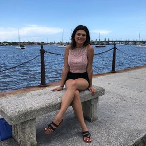 Meet your Posher, Alexis